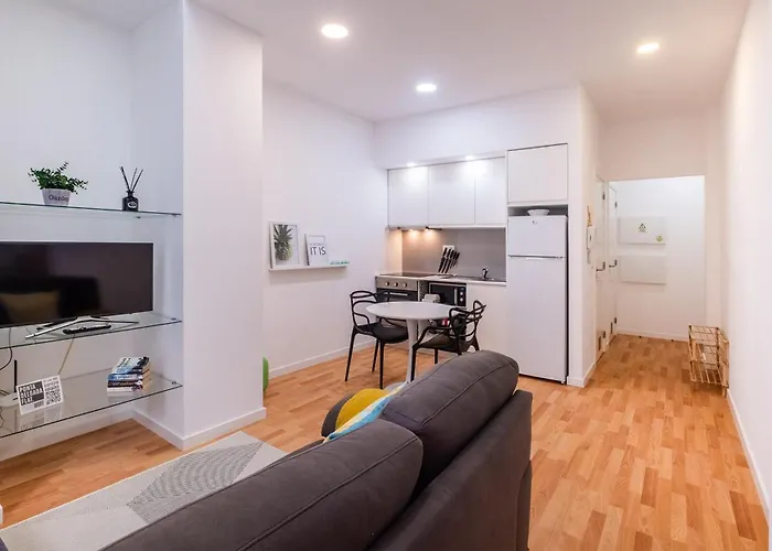 Flats - Host & Chill