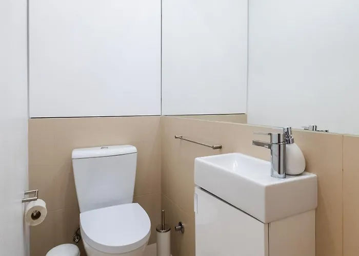 Flats - Host & Chill *