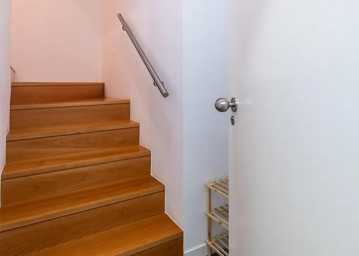 Flats - Host & Chill