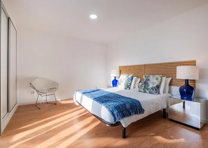 Flats - Host & Chill