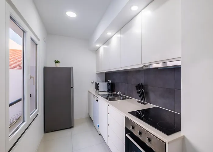 Flats - Host & Chill *