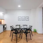 Flats - Host & Chill Apartment *