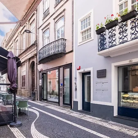 Flats - Host & Chill *