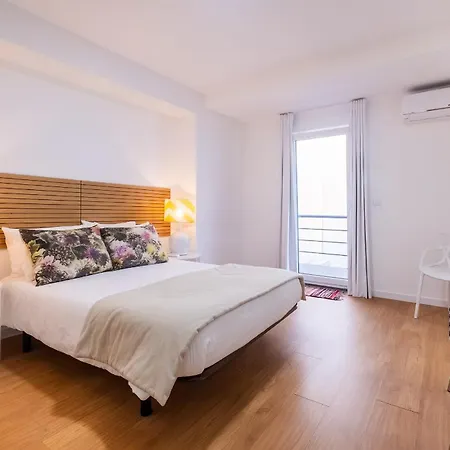 Flats - Host & Chill *