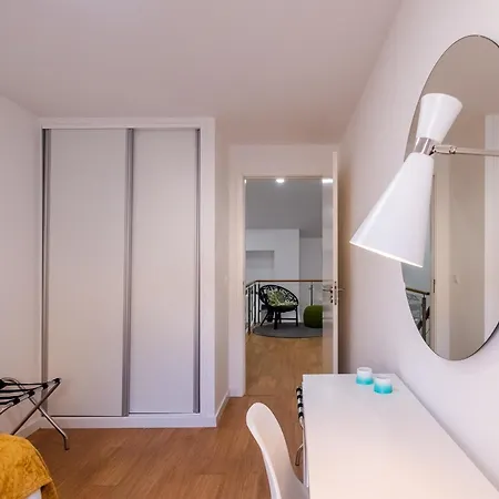 Flats - Host & Chill