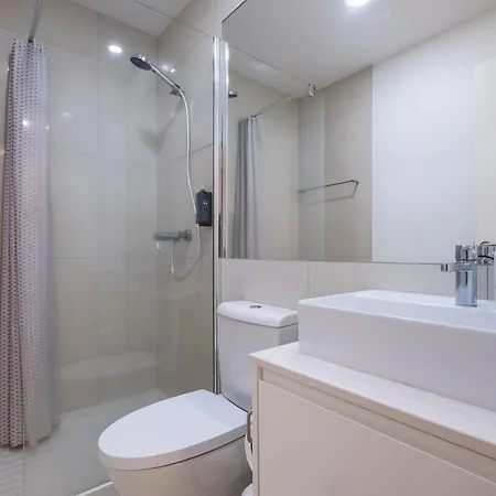 Flats - Host & Chill *