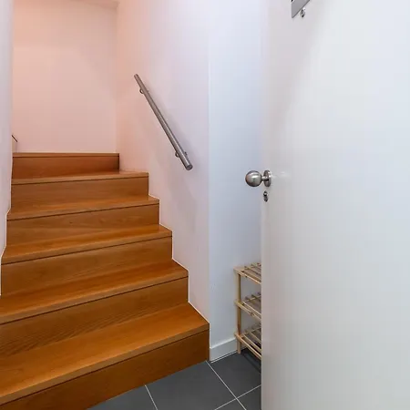 Flats - Host & Chill