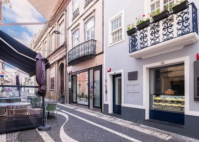 Flats - Host & Chill *