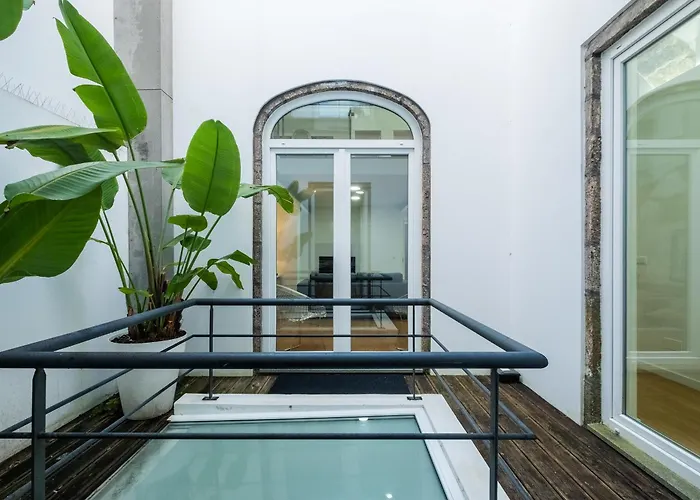 Flats - Host & Chill *